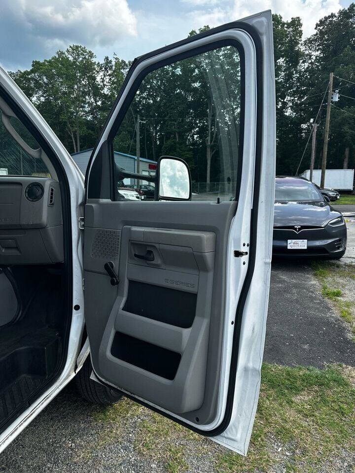 Used 2018 Ford E-350 and Econoline 350 Super Duty image 7