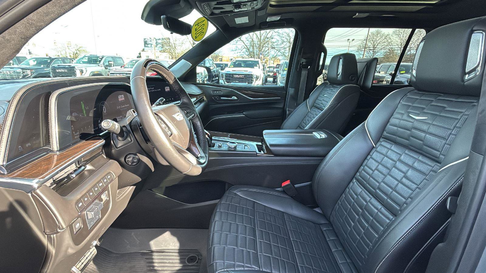 Certified 2024 Cadillac Escalade ESV Premium Luxury Platinum w/ Heavy-Duty Trailer Package image 22