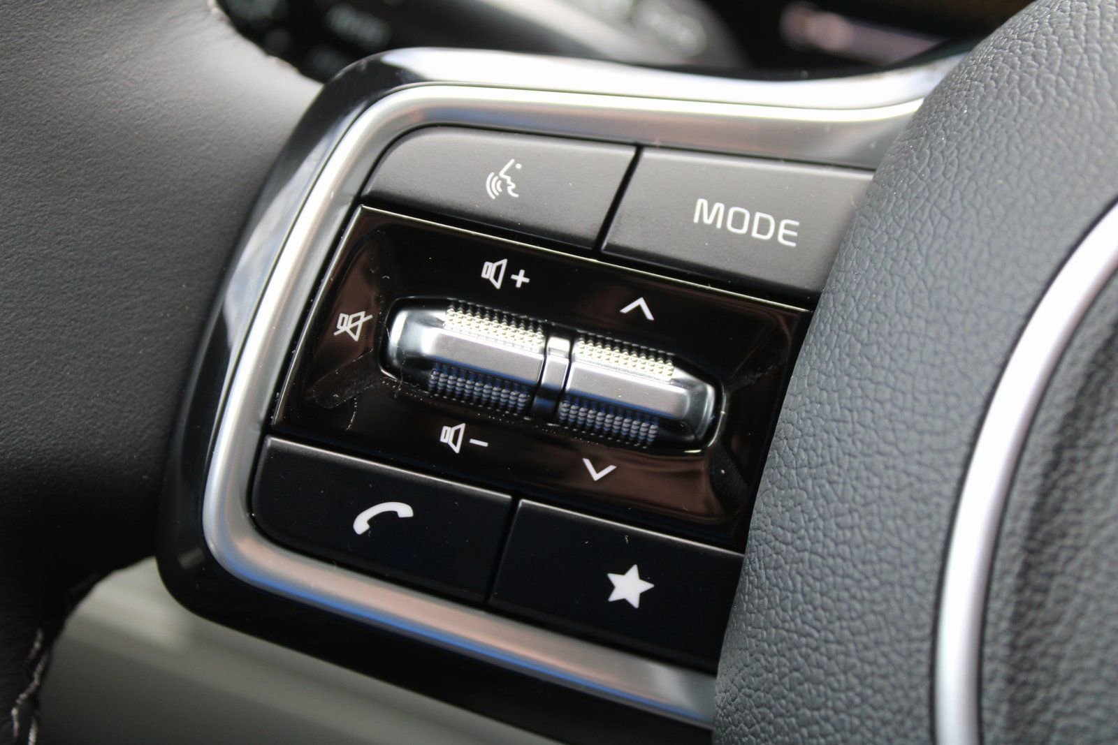 New 2026 Kia Sorento S FWD image 25