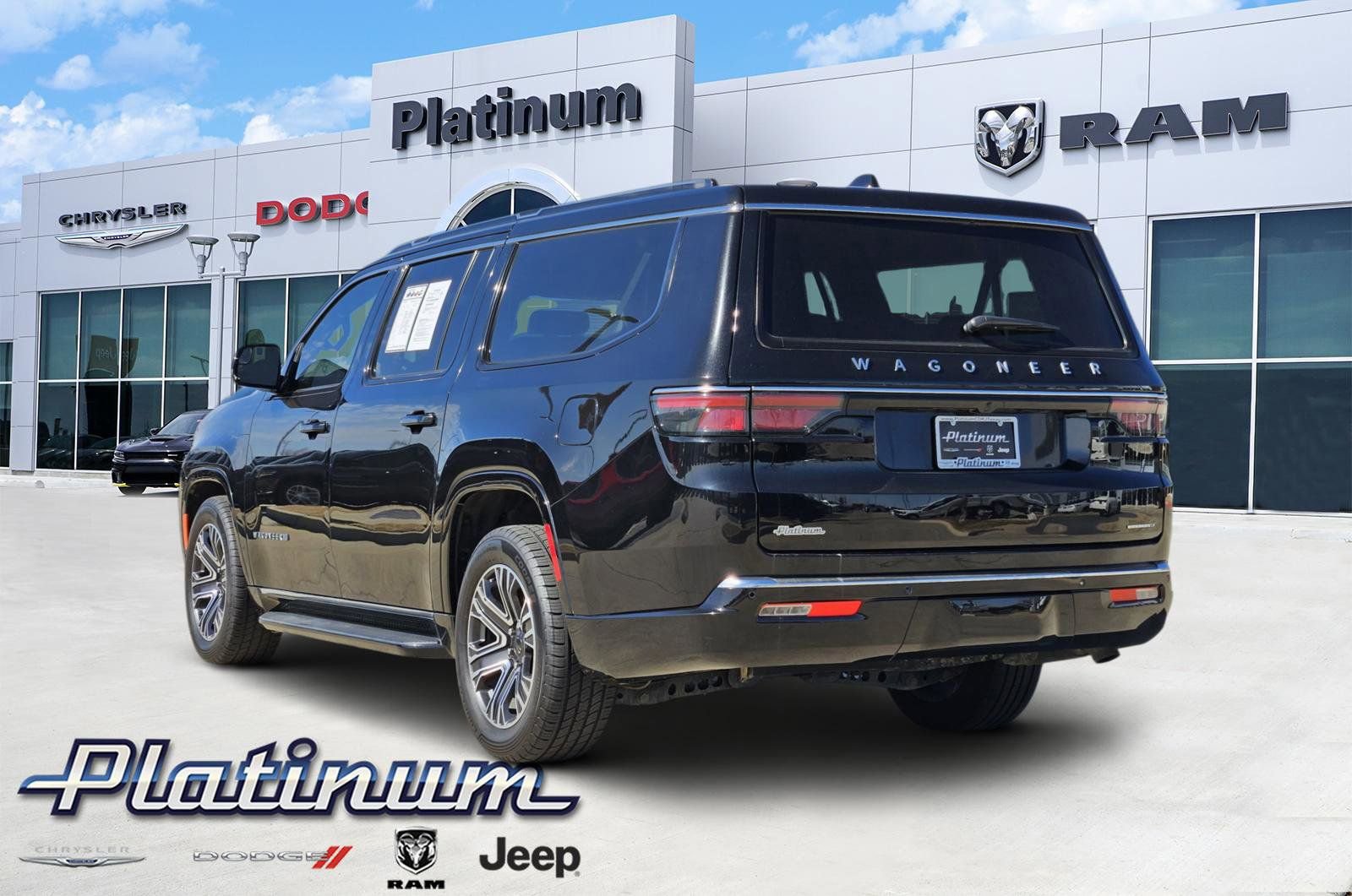 Used 2024 Jeep Wagoneer L Series II w/ Flexible Seating Group image 4
