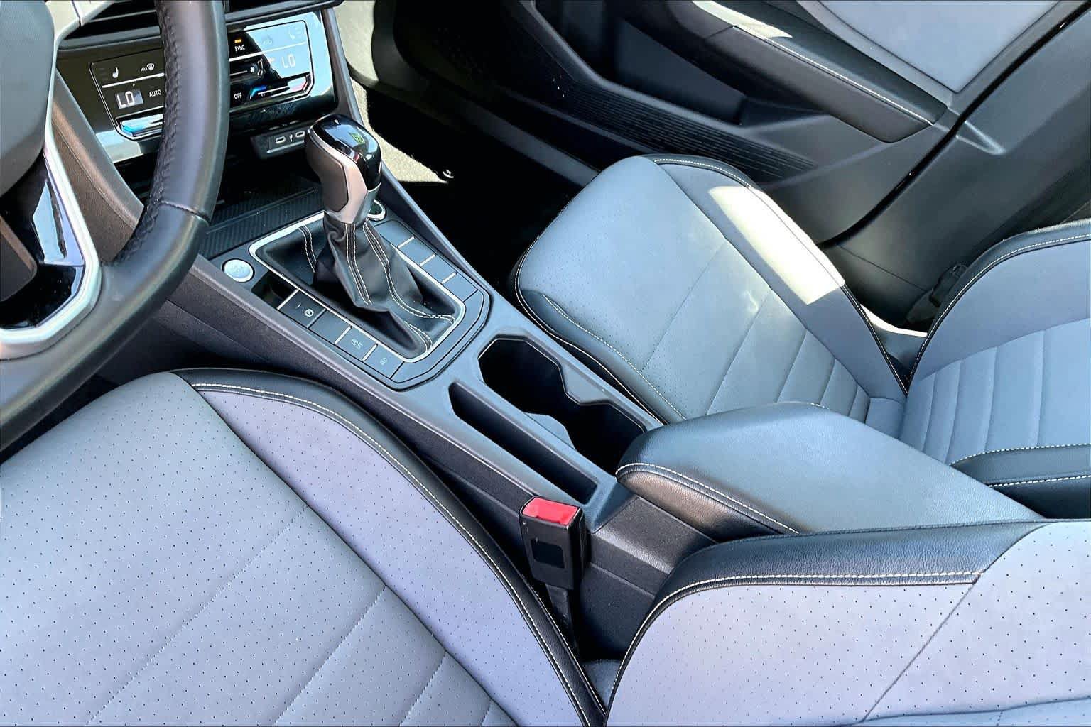 Used 2025 Volkswagen Jetta SE FWD image 14