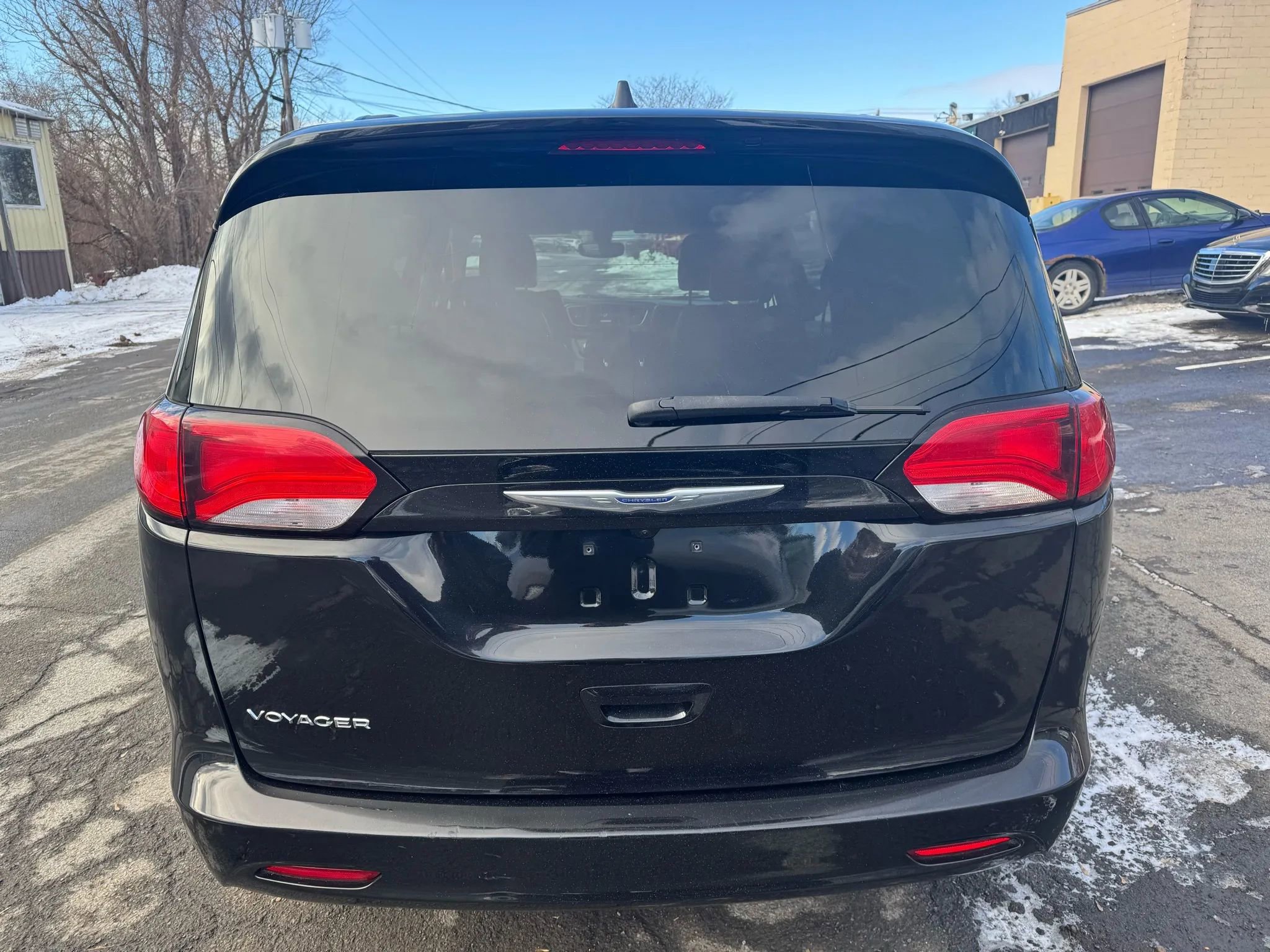 Used 2020 Chrysler Voyager Lxi image 6