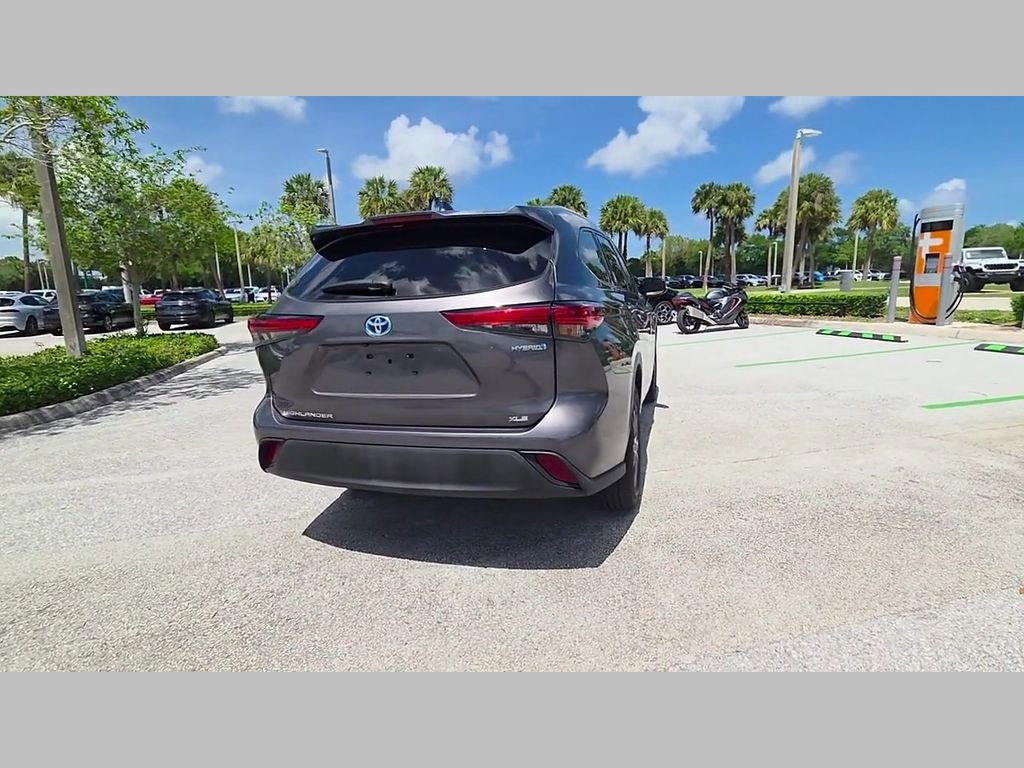 Used 2022 Toyota Highlander XLE image 41