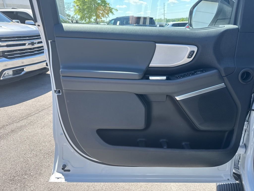 Used 2025 Ford Expedition Active AWD/4WD image 10
