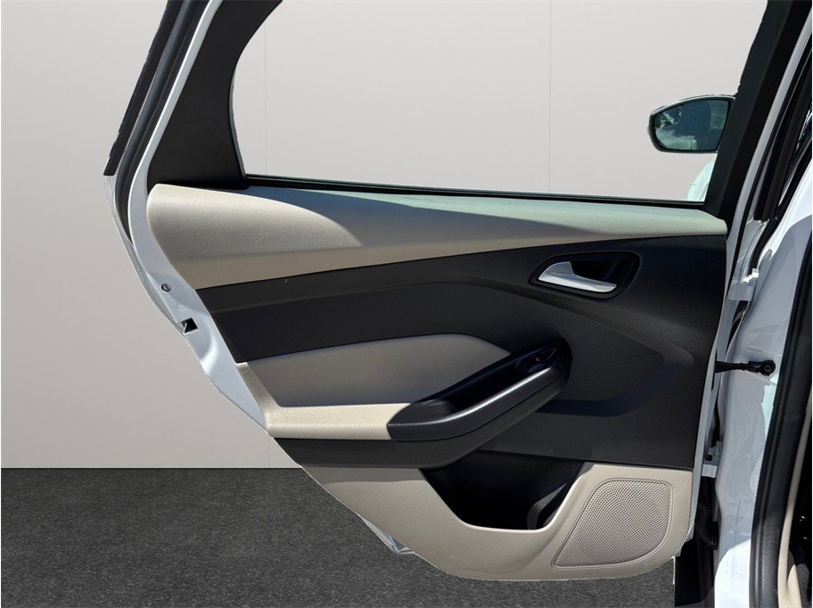 Used 2016 Ford Focus SE image 28