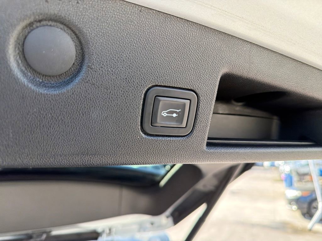 Used 2018 Chevrolet Equinox Premier image 33