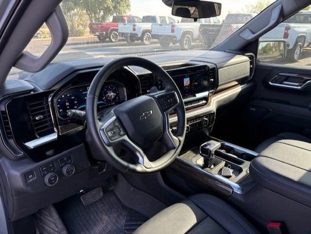 Used 2025 Chevrolet Silverado 1500 LT Trail Boss w/ Convenience Package II AWD/4WD image 12