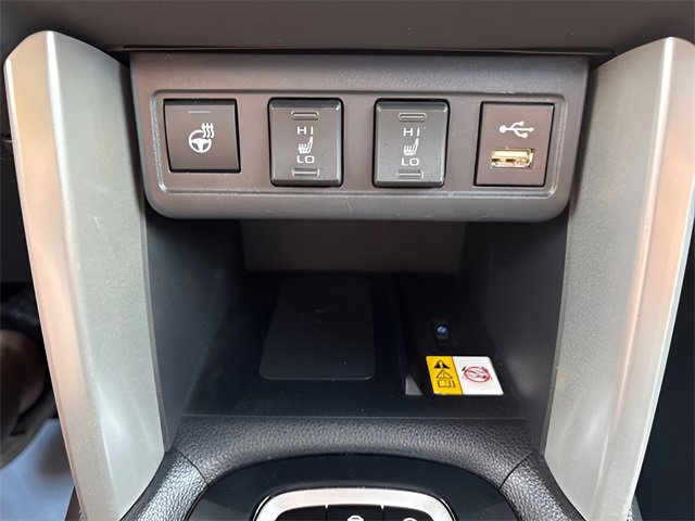 Used 2022 Toyota Corolla Cross XLE image 18