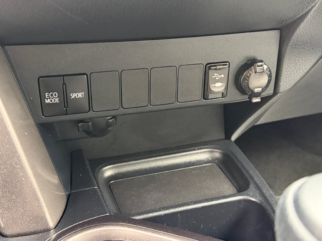Used 2017 Toyota RAV4 XLE AWD/4WD image 23