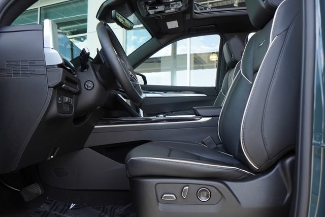 Used 2026 Cadillac Escalade Sport w/ LPO, ONYX Package RWD image 28
