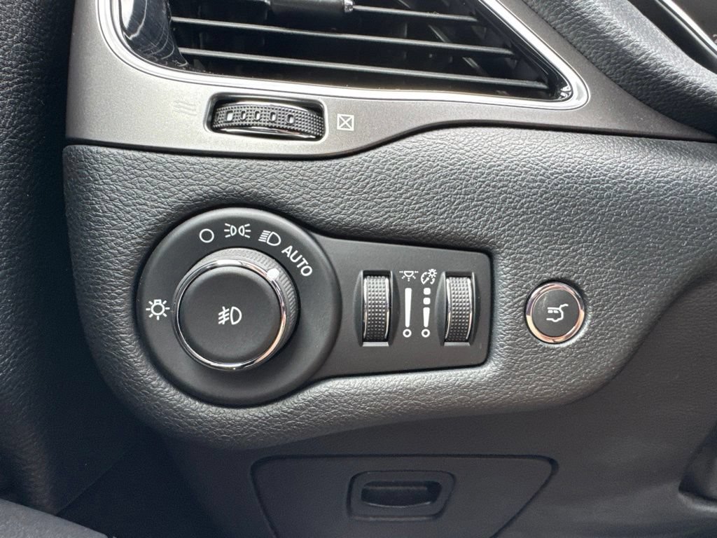 Used 2020 Jeep Cherokee Limited AWD/4WD image 9