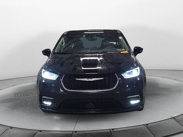 Used 2024 Chrysler Pacifica Touring-L FWD image 8