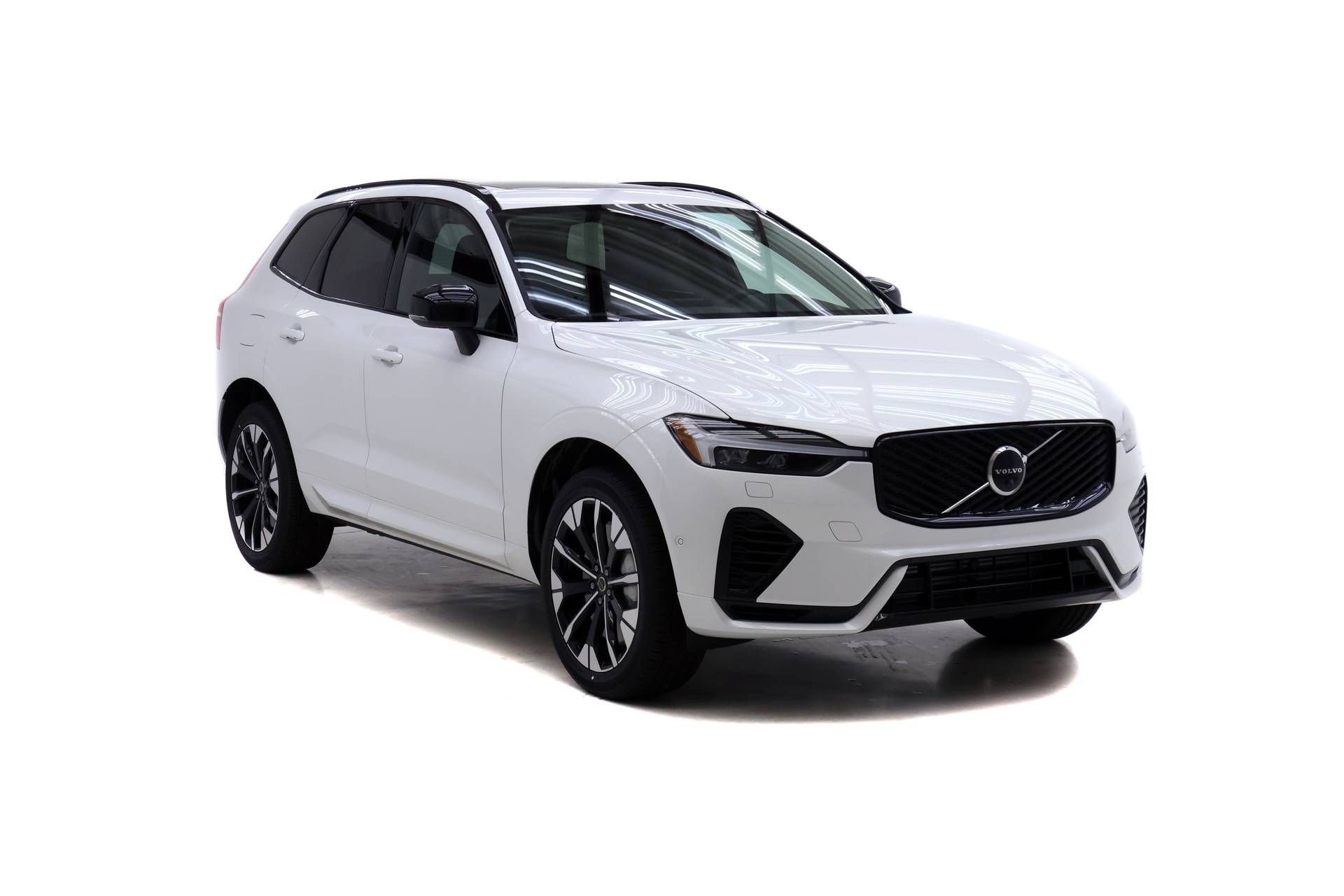 New 2026 Volvo XC60 T8 Plus w/ Climate Package PRO AWD/4WD image 2