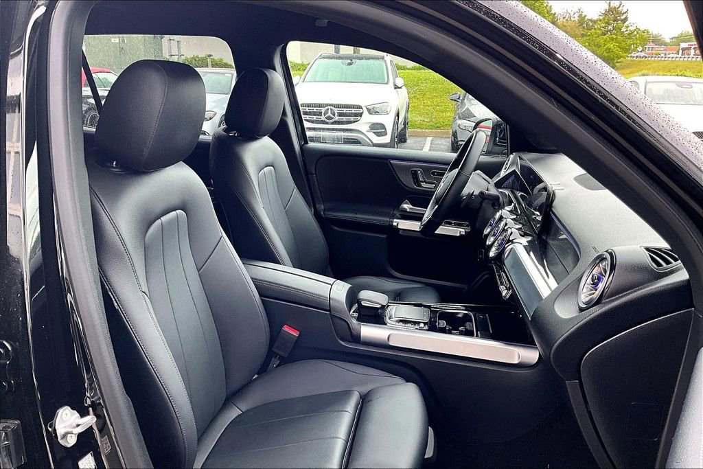 Certified 2022 Mercedes-Benz GLB 250 4MATIC image 7