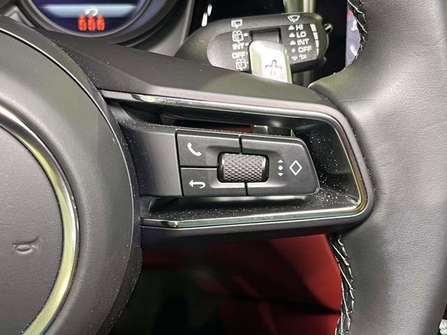 Certified 2025 Porsche Macan image 38