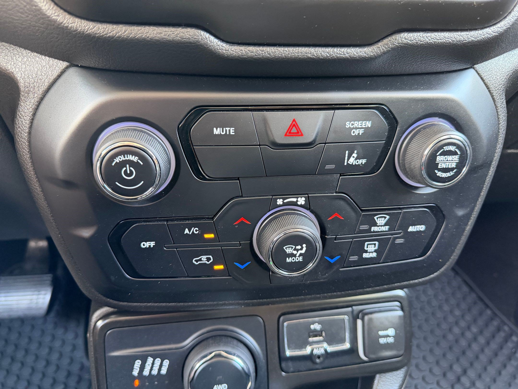 Used 2023 Jeep Renegade Altitude AWD/4WD image 17