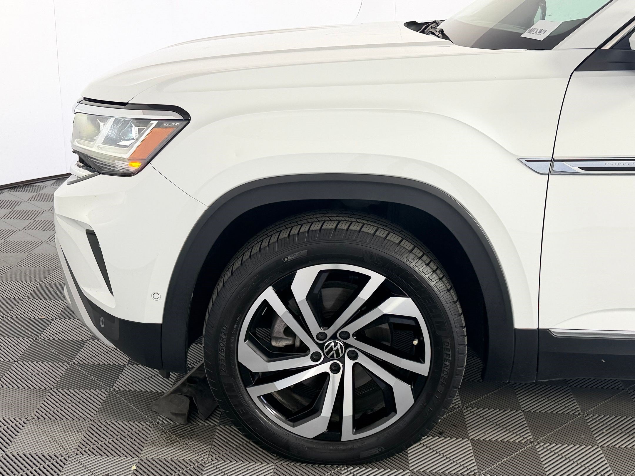 Used 2020 Volkswagen Atlas Cross Sport SEL Premium AWD/4WD image 11