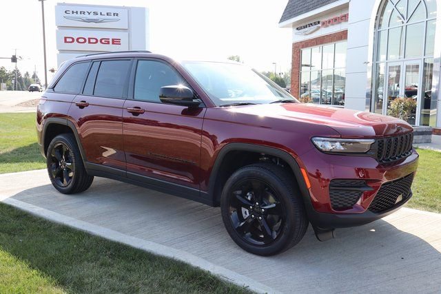 New 2025 Jeep Grand Cherokee Altitude w/ Trailer Tow Package image 3