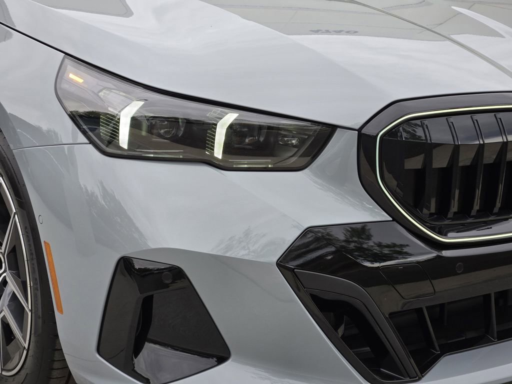 New 2026 BMW i5 eDrive40 w/ M Sport Package AWD/4WD image 8