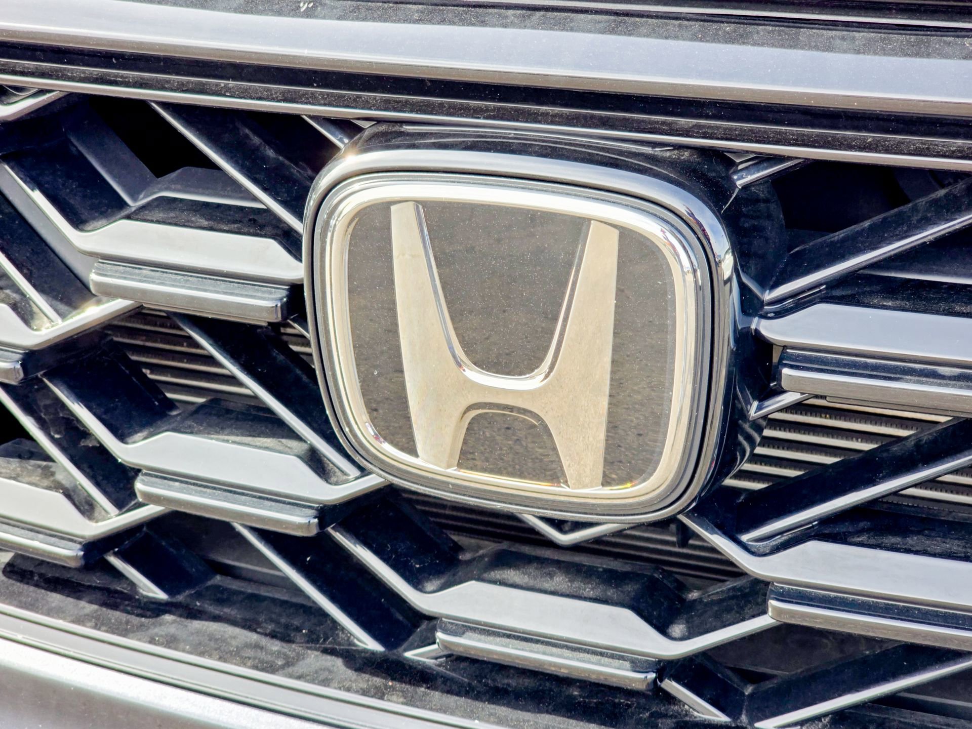 Used 2024 Honda CR-V Sport Touring image 3