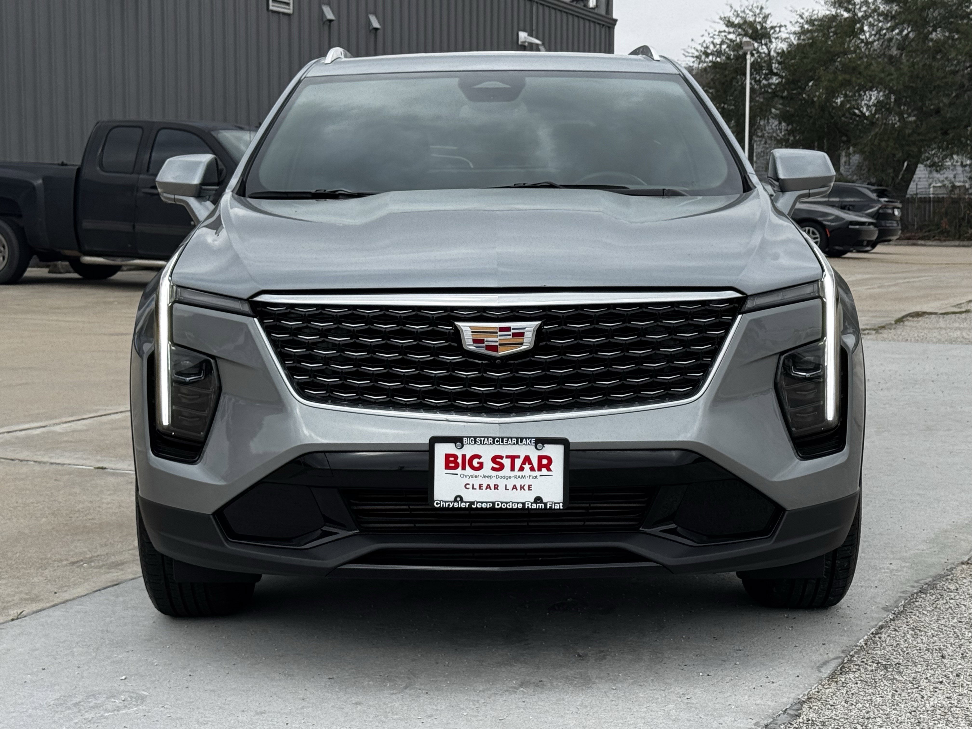 Used 2025 Cadillac XT4 Premium Luxury image 3