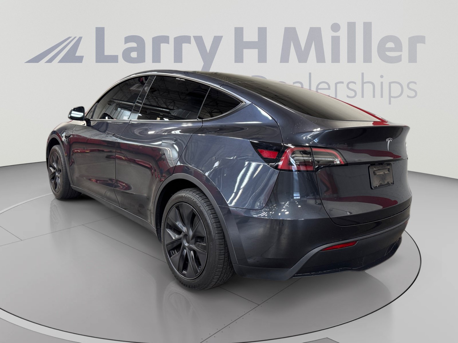 Used 2025 Tesla Model Y Long Range RWD image 3