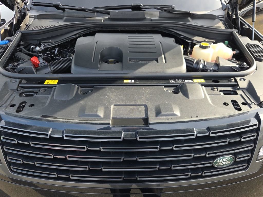 Certified 2025 Land Rover Range Rover Long Wheelbase SE AWD/4WD image 29