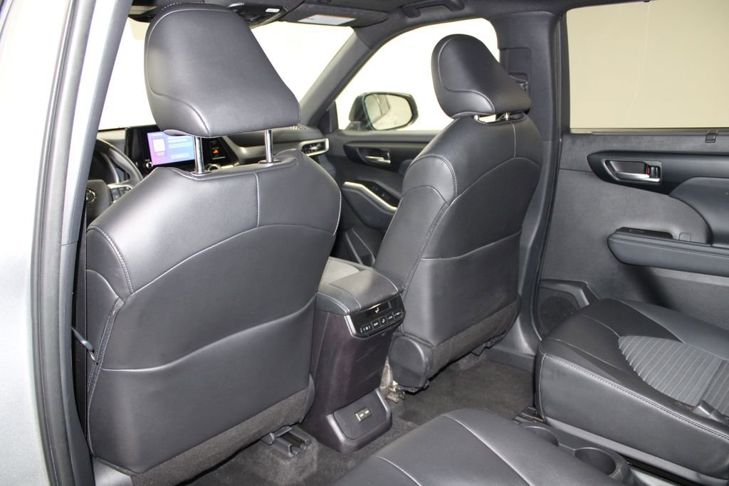 Used 2025 Toyota Highlander XSE image 24