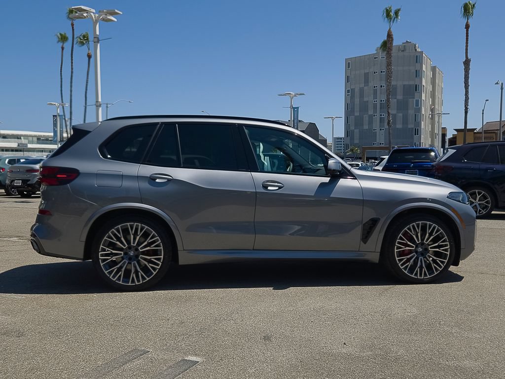 New 2026 BMW X5 xDrive40i w/ M Sport Package AWD/4WD image 4