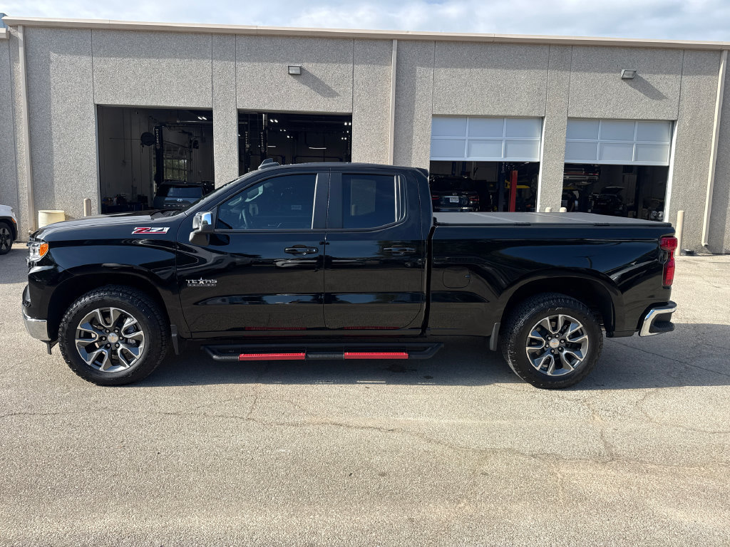 Used 2025 Chevrolet Silverado 1500 LT AWD/4WD image 6