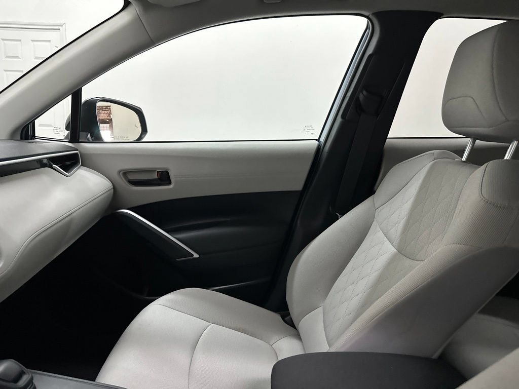 Used 2026 Toyota Corolla Cross LE FWD image 30