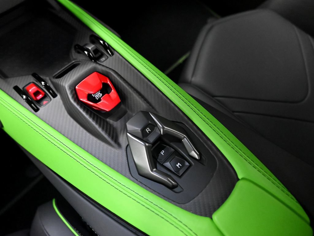 Used 2024 Lamborghini Revuelto AWD/4WD image 16