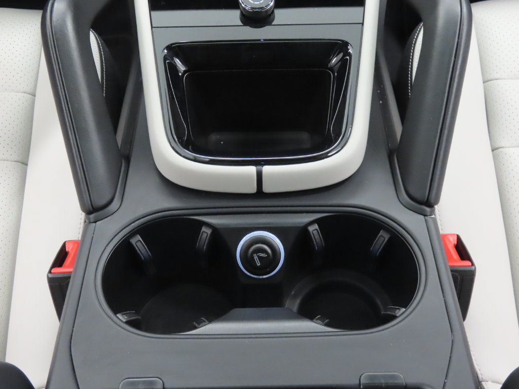 Certified 2025 Porsche Cayenne AWD/4WD image 30