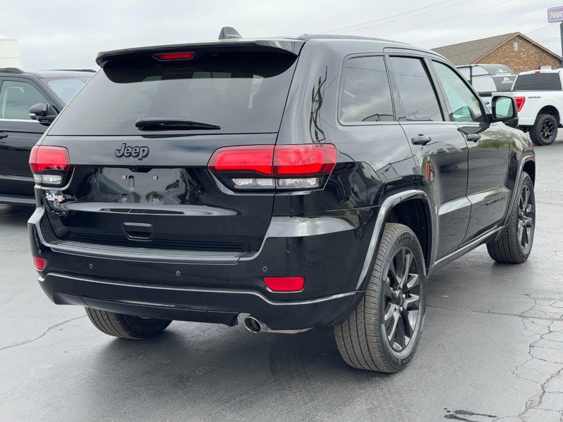 Used 2021 Jeep Grand Cherokee Laredo X AWD/4WD image 3