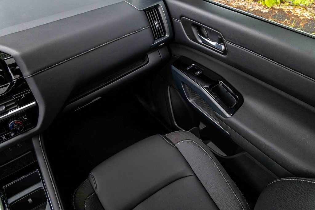 Certified 2025 Nissan Pathfinder SL w/ SL Premium Package image 19