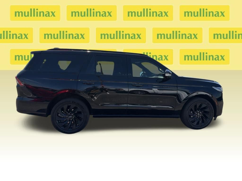 Used 2025 Lincoln Navigator Reserve w/ Jet Appearance Package image 12