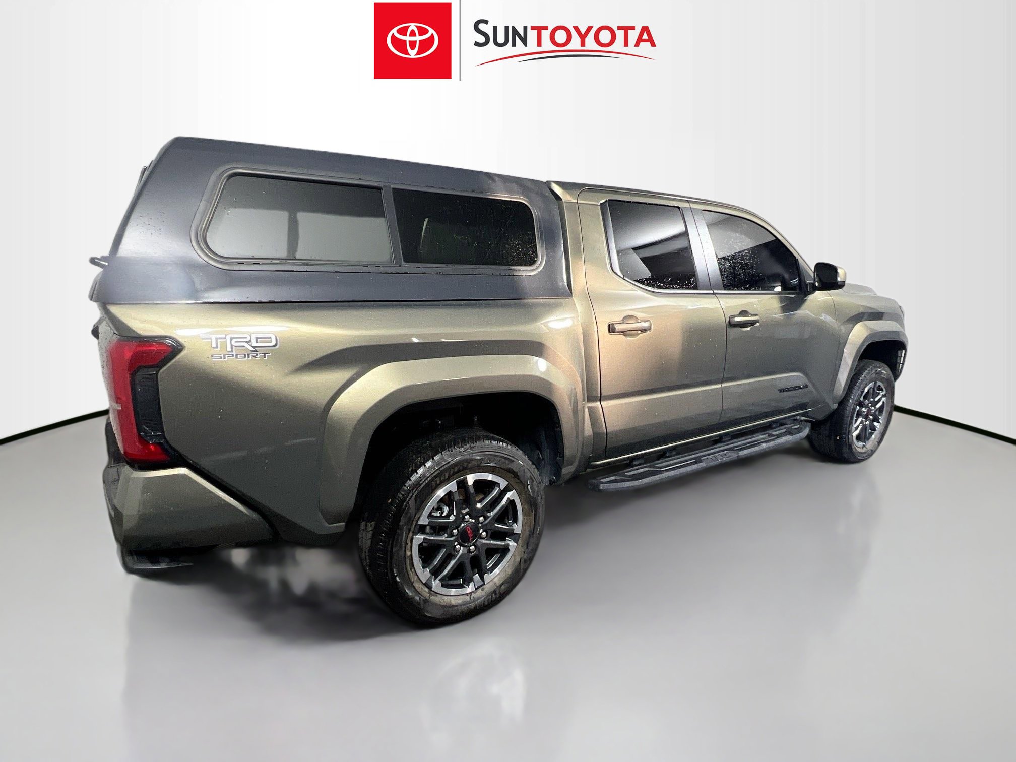 Used 2025 Toyota Tacoma TRD Sport AWD/4WD image 4