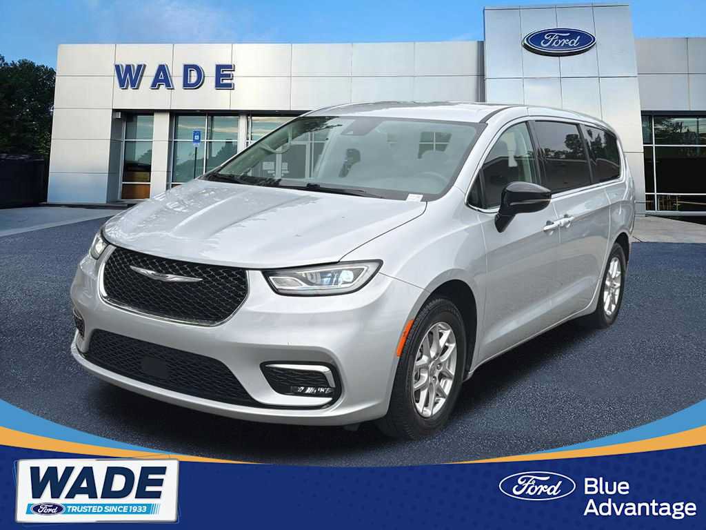 Used 2024 Chrysler Pacifica Touring-L FWD image 1