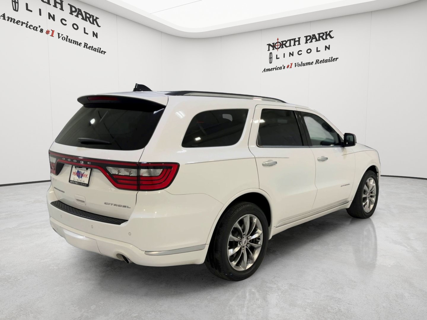 Used 2023 Dodge Durango Citadel RWD image 9