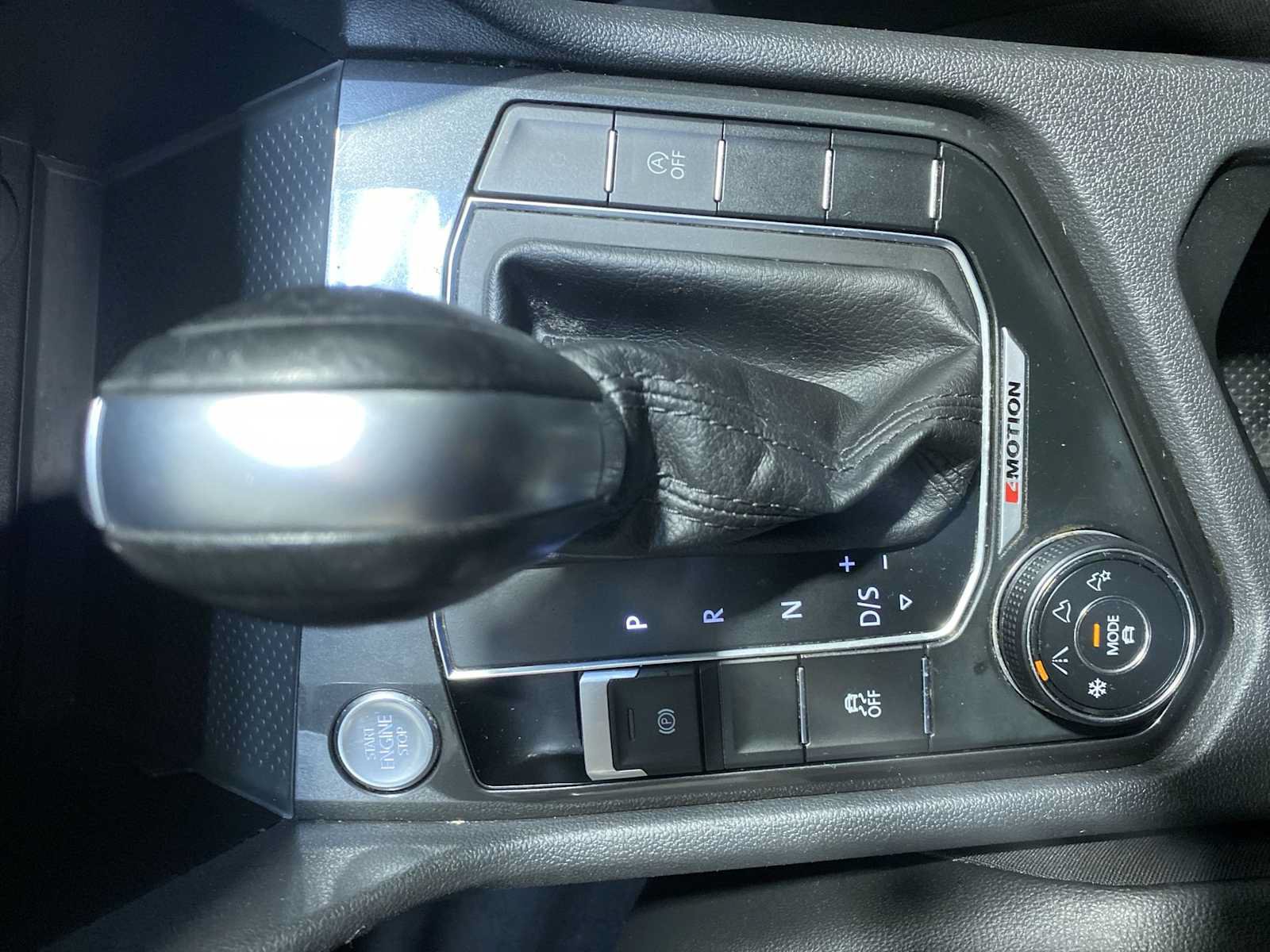 Used 2018 Volkswagen Tiguan SE AWD/4WD image 17