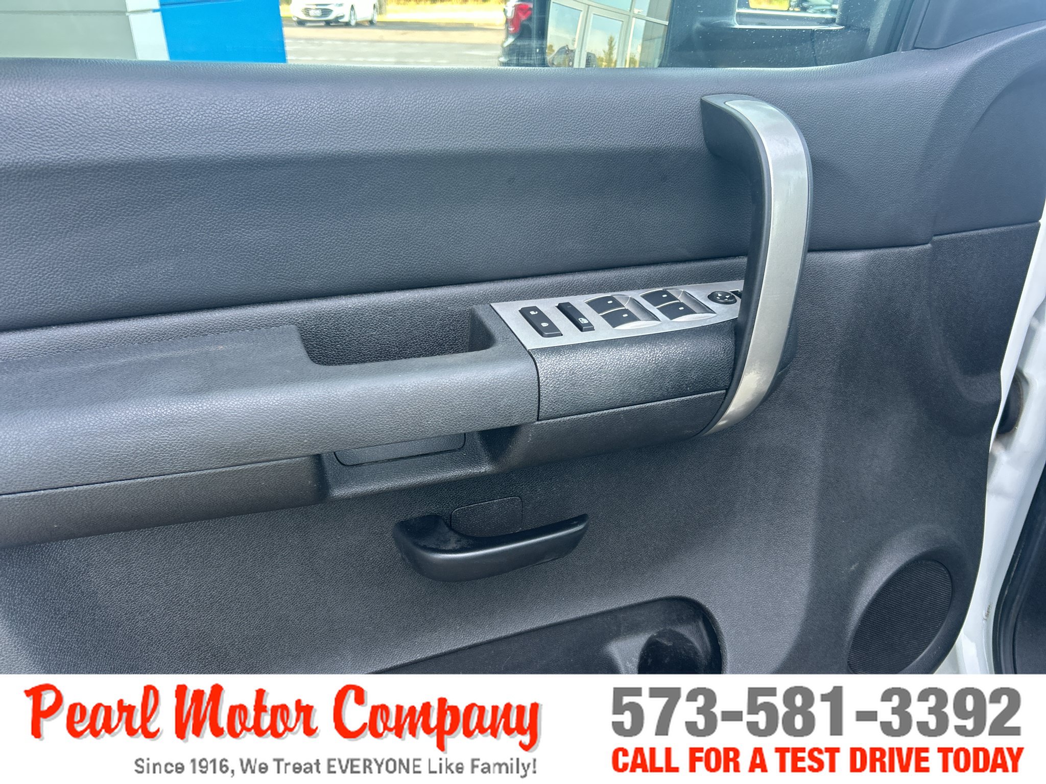 Used 2009 GMC Sierra 2500 SLE w/ Convenience Package AWD/4WD image 9