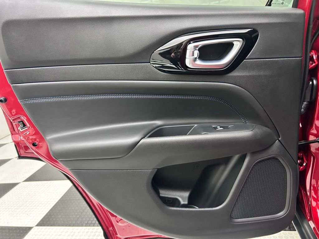 New 2026 Jeep Compass Latitude image 13