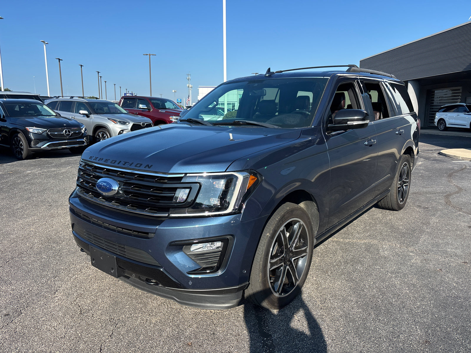Used 2019 Ford Expedition Limited w/ Equipment Group 303A AWD/4WD image 3