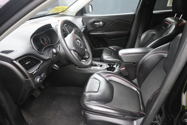 Used 2022 Jeep Cherokee Trailhawk AWD/4WD image 26