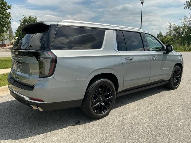Used 2025 Chevrolet Suburban High Country AWD/4WD image 6