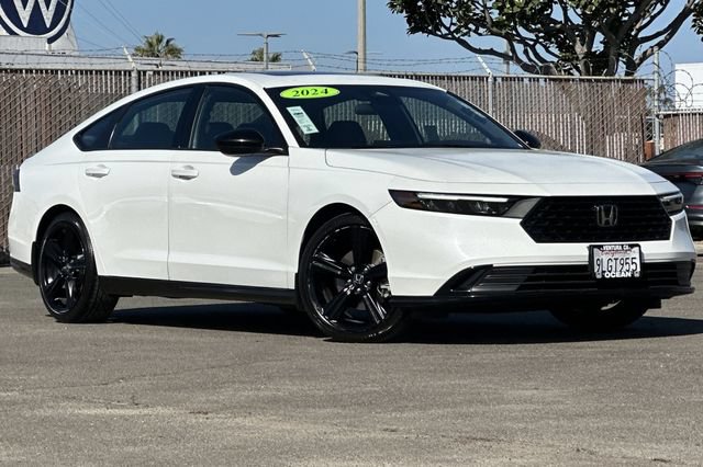 Used 2024 Honda Accord Sport image 2