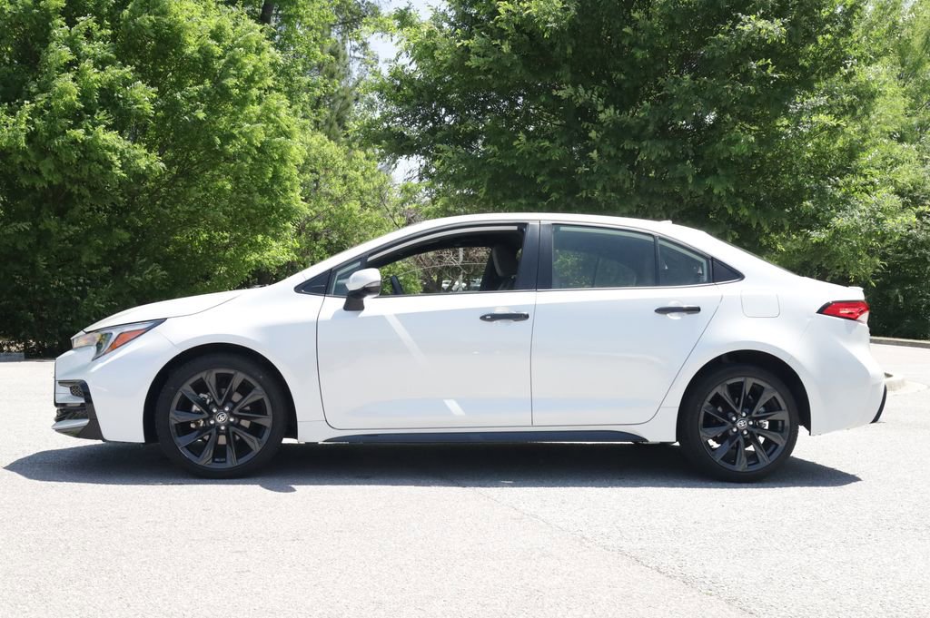 Used 2024 Toyota Corolla SE FWD image 3