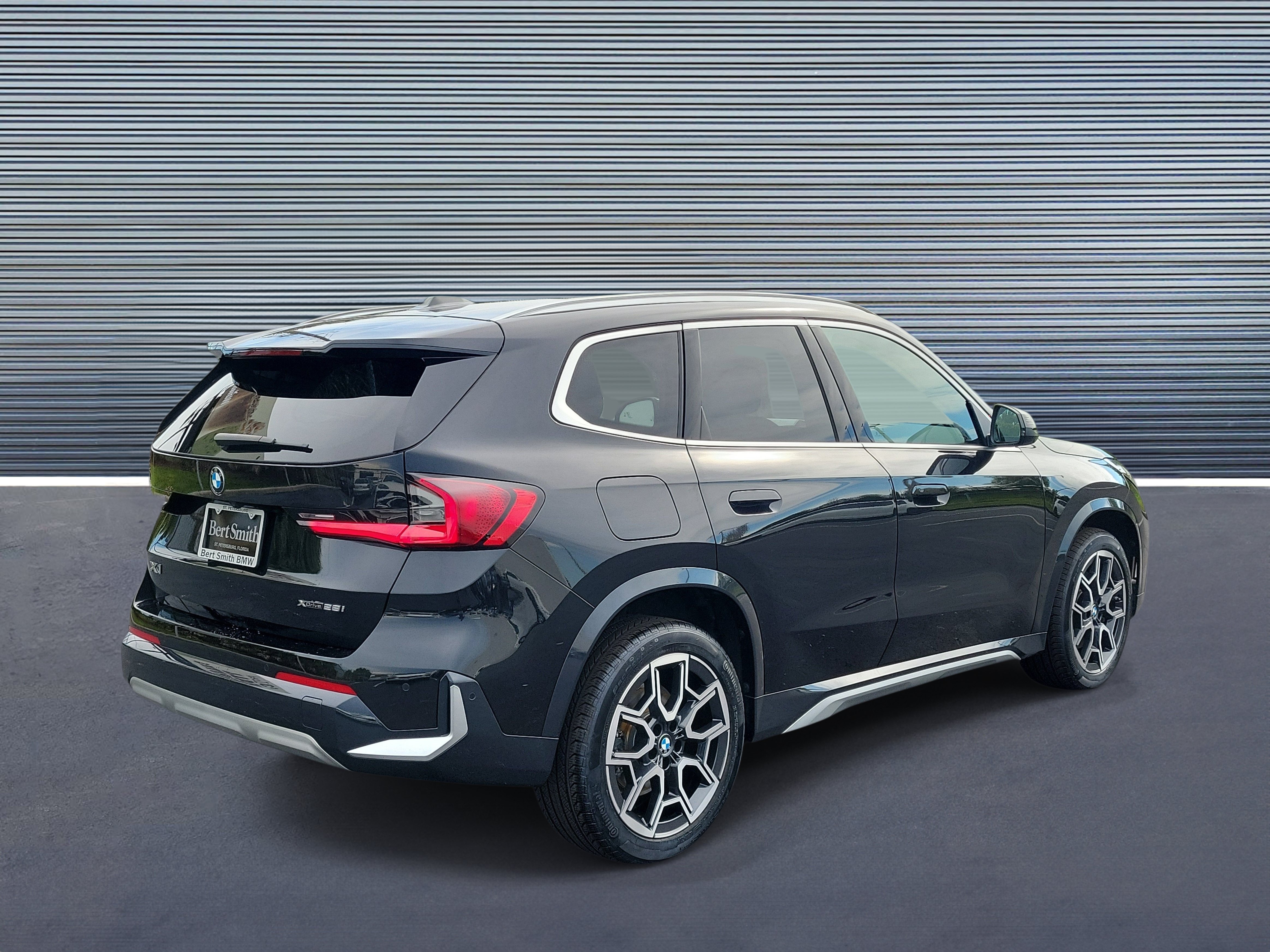 Used 2026 BMW X1 xDrive28i AWD/4WD image 3