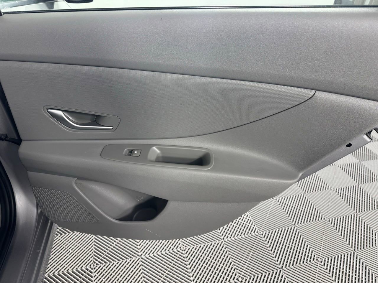 Used 2025 Hyundai Elantra SE image 23