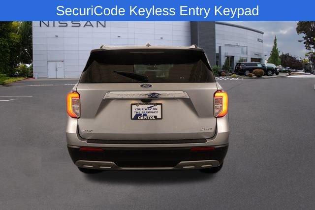 Used 2024 Ford Explorer XLT w/ Equipment Group 202A image 4
